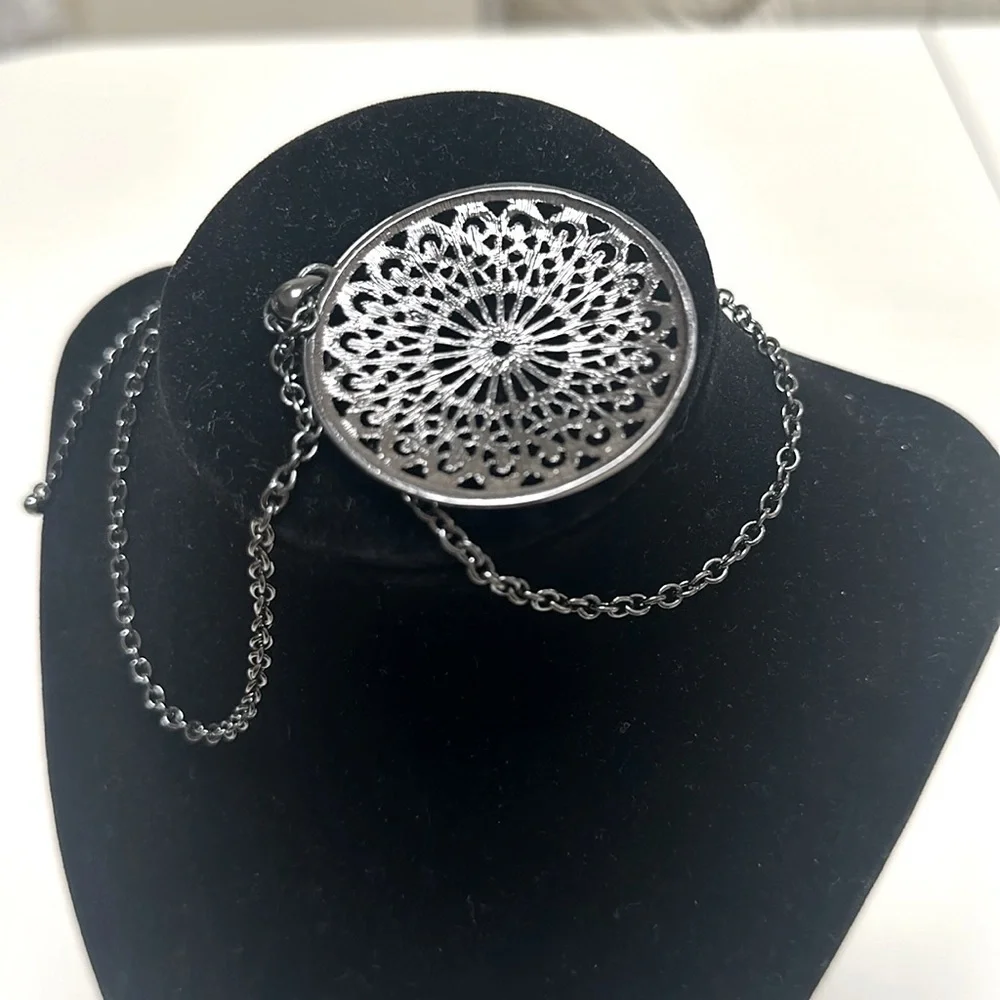 👋 3/$15 FASHION NECKLACE SMOKEY GRAY PENDANT